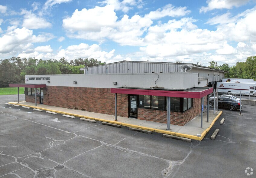 8211-8215 Brookville Rd, Indianapolis, IN à louer - Photo de l’immeuble – Image 2 sur 5