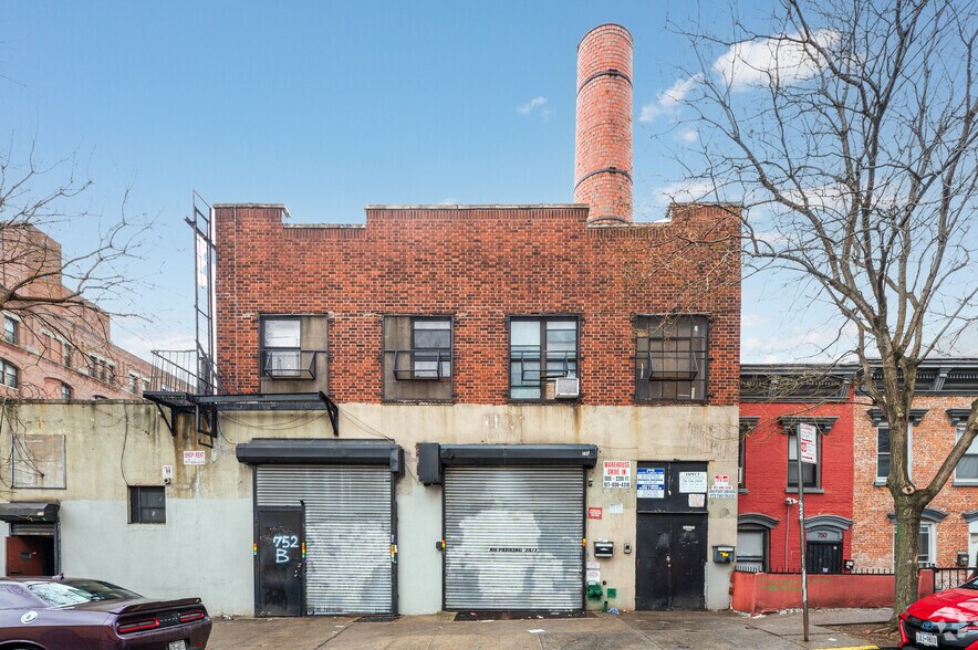 752 E 137th St, Bronx, NY à louer - Photo de l’immeuble – Image 2 sur 2
