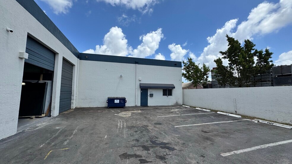 6955-6965 NW 43rd St, Miami, FL à louer - Photo de l’immeuble – Image 2 sur 3