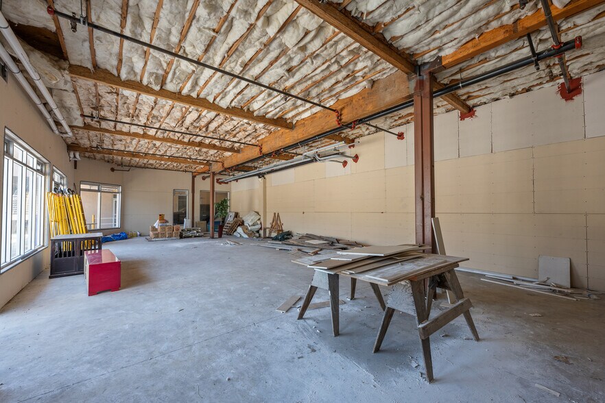 165 W San Ysidro Blvd, San Ysidro, CA à vendre - Photo intérieure – Image 2 sur 24