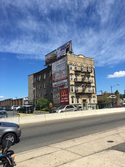 3501 Kennedy Blvd, Union City, NJ à louer - Photo de l’immeuble – Image 3 sur 15