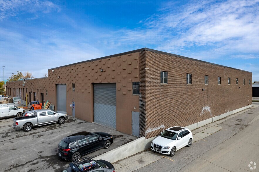 452 Bowes Rd, Concord, ON à louer - Photo de l’immeuble – Image 3 sur 3