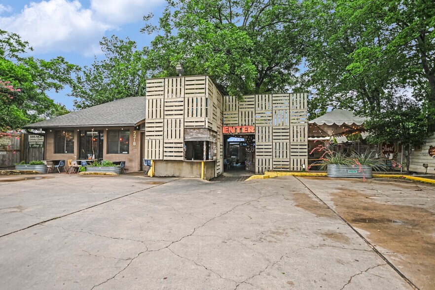 2218 College Ave S, Austin, TX à vendre - Photo principale – Image 1 sur 14