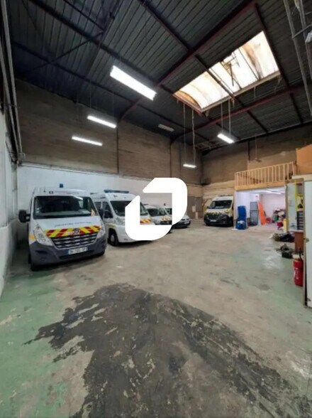 Local d’activités dans Noisy-le-Grand à louer - Photo de l’immeuble – Image 2 sur 4