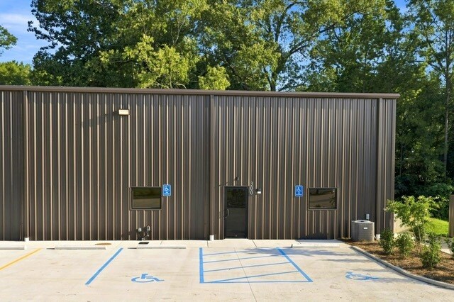 300 Midridge Ln, Pelham, AL à louer - Photo de l’immeuble – Image 3 sur 20