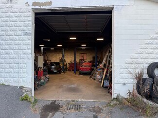 Plus de détails pour 477 Hartford Avenue West, Uxbridge, MA - Local d’activités à vendre