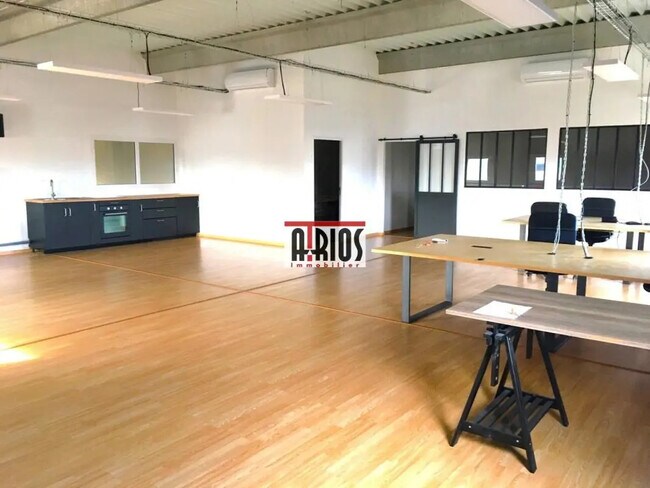 Plus de détails pour Local d'activités à louer