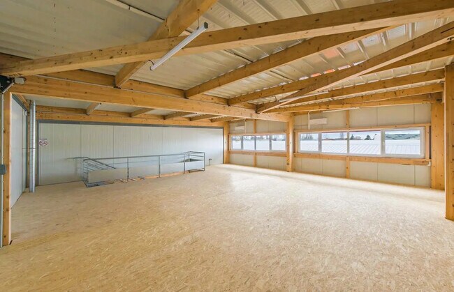 Plus de détails pour 72 Rue Aristide Briand, Petit-Couronne - Local d'activités à louer