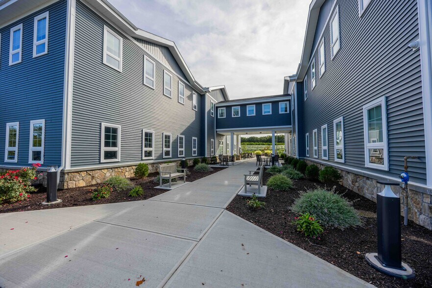 28 Branford Rd, North Branford, CT à louer - Photo de l’immeuble – Image 2 sur 14