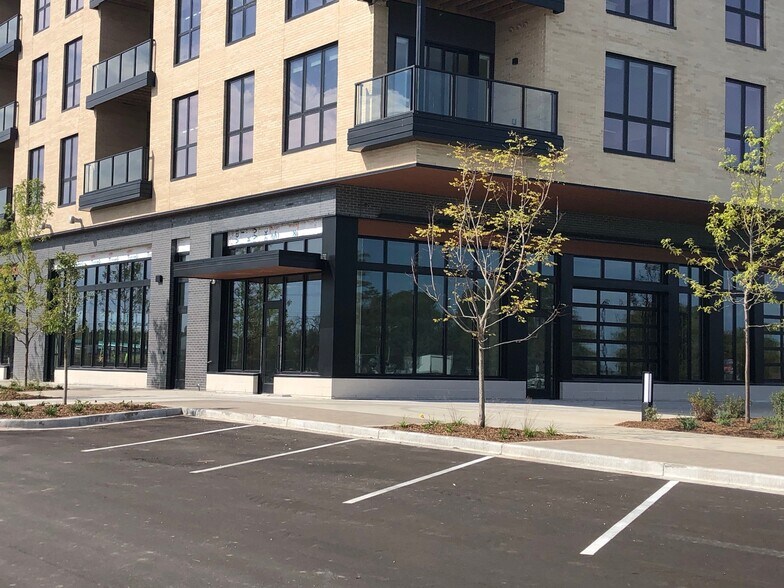 711 Grace St, Bayside, WI à louer - Photo de l’immeuble – Image 1 sur 4