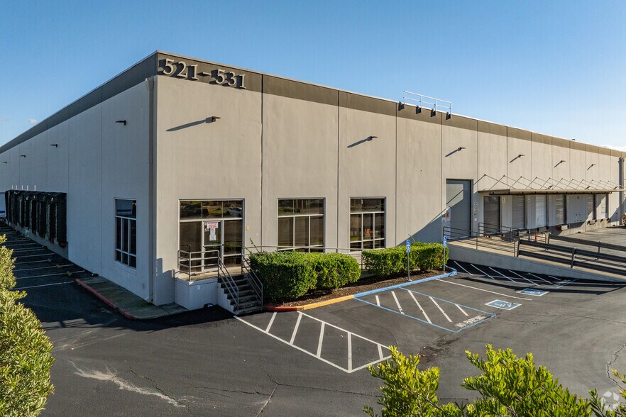 521-531 Stone Rd, Benicia, CA à louer - Photo de l’immeuble – Image 1 sur 4