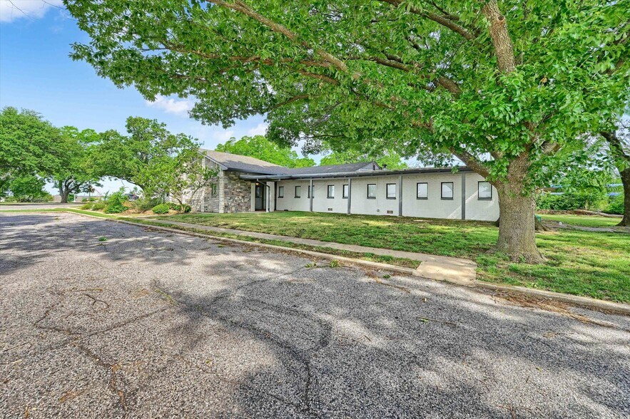 815 Pecan Grove Rd E, Sherman, TX à vendre - Photo de l’immeuble – Image 2 sur 55