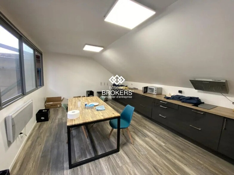 Local d’activités dans SAINT-MARTIN-D'HERES à louer - Photo intérieure – Image 3 sur 10