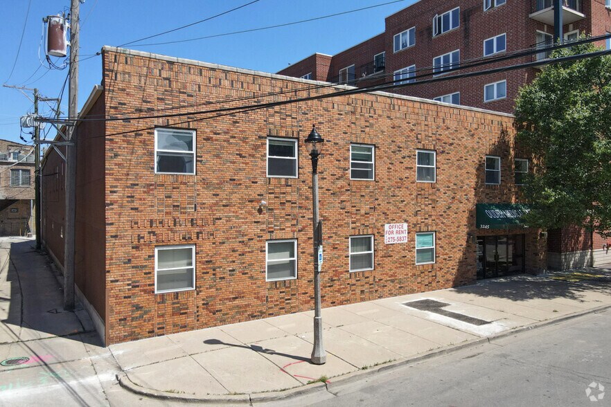 3245 Grove Ave, Berwyn, IL à louer - Photo de l’immeuble – Image 1 sur 4