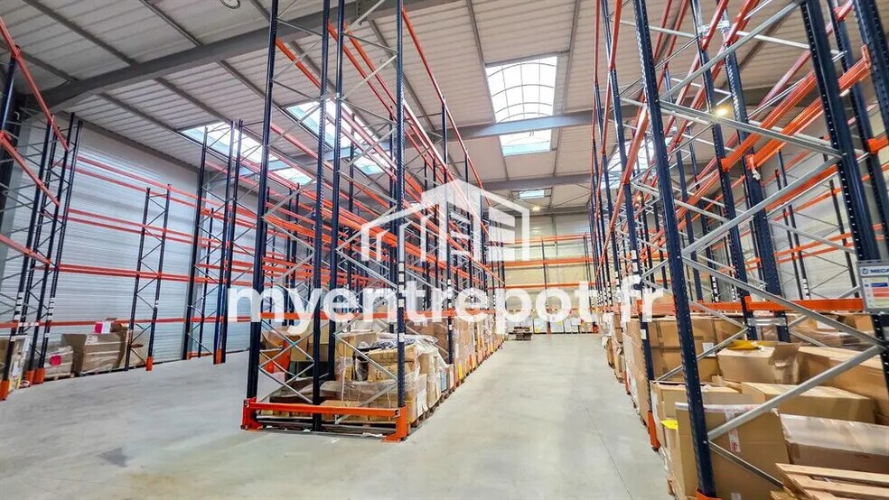 Local d’activités dans Roquefort-la-Bédoule à louer - Photo de l’immeuble – Image 1 sur 9