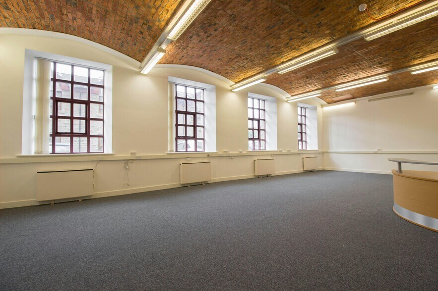 New Hall Hey Rd, Rossendale à louer - Photo de l’immeuble – Image 3 sur 22