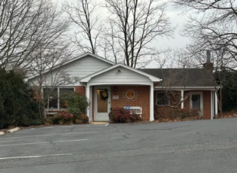 1820 Country Club Rd, Harrisonburg, VA à louer - Photo de l’immeuble – Image 2 sur 4