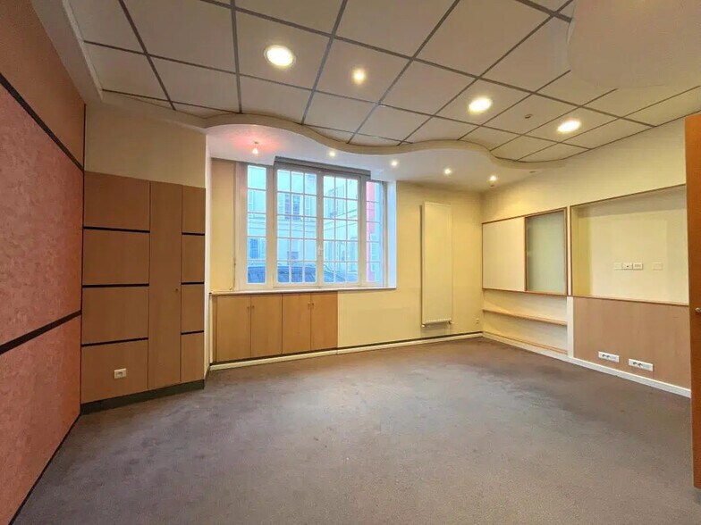 Bureau dans Saint-Germain-en-Laye à vendre - Photo de l’immeuble – Image 3 sur 5