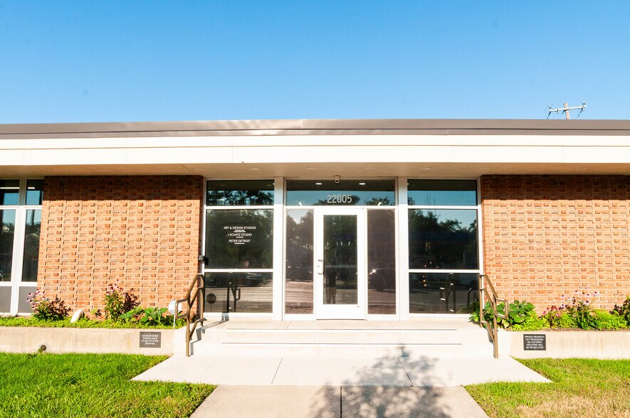 22005 Van Dyke Ave, Warren, MI à louer - Photo de l’immeuble – Image 1 sur 19