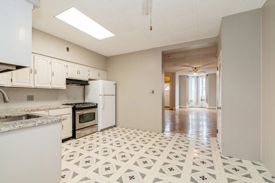 701 Bergen Ave, Jersey City, NJ à vendre - Photo de l’immeuble – Image 3 sur 15