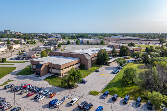 Plus de détails pour 700 Pilgrim Way, Green Bay, WI - Différents types d’espaces à louer