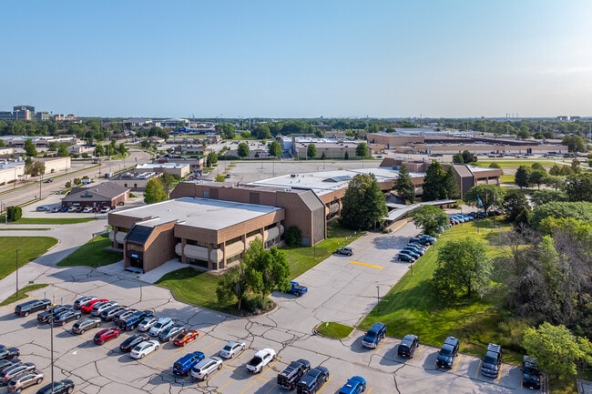 Plus de détails pour 700 Pilgrim Way, Green Bay, WI - Différents types d’espaces à louer