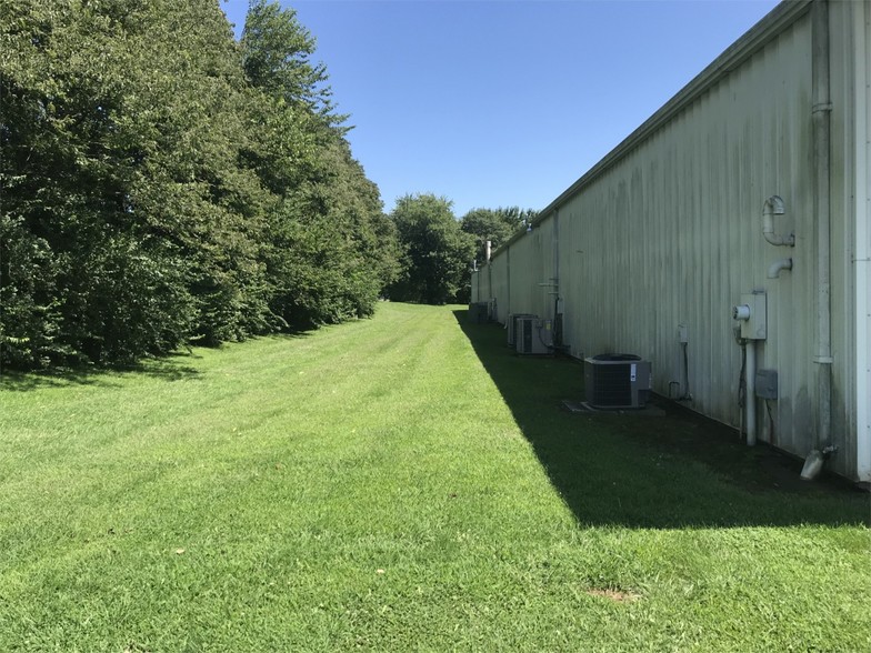 1068 E State Road 68, Haubstadt, IN à louer - Photo de l’immeuble – Image 3 sur 5
