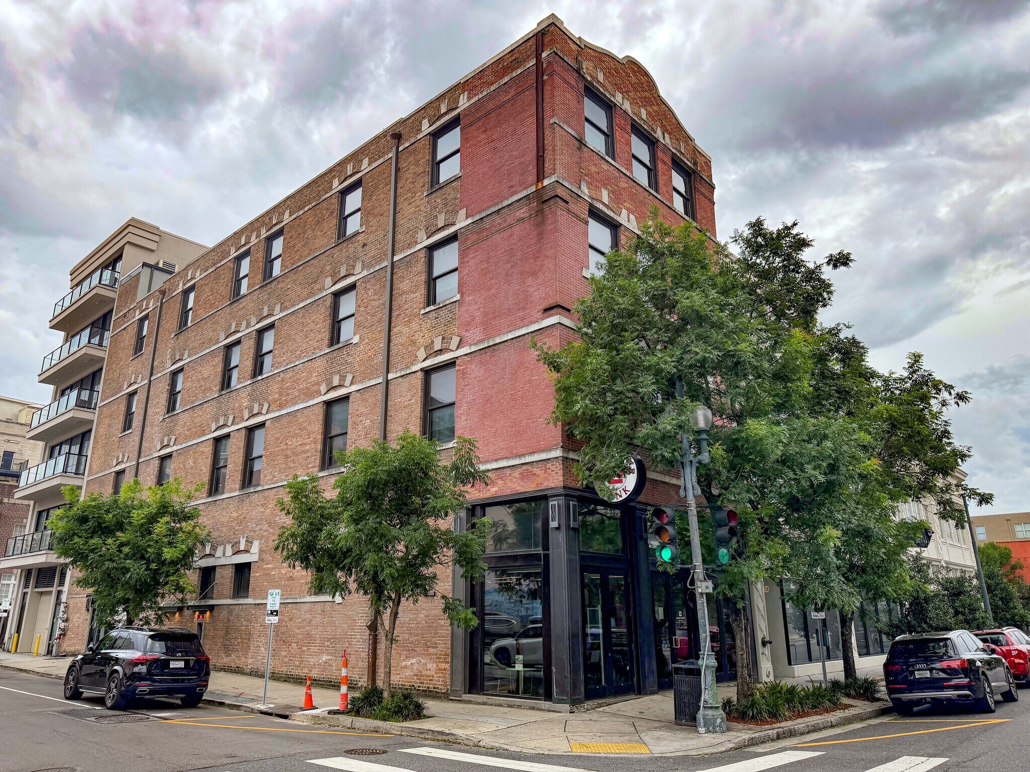 700 Baronne St, New Orleans, LA à louer Photo de l’immeuble– Image 1 sur 6