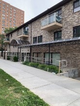 6316 102nd St, Rego Park, NY à louer Photo de l’immeuble– Image 1 sur 1