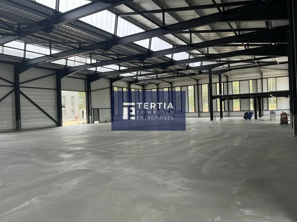Local d’activités dans à louer Photo de l’immeuble– Image 1 sur 7