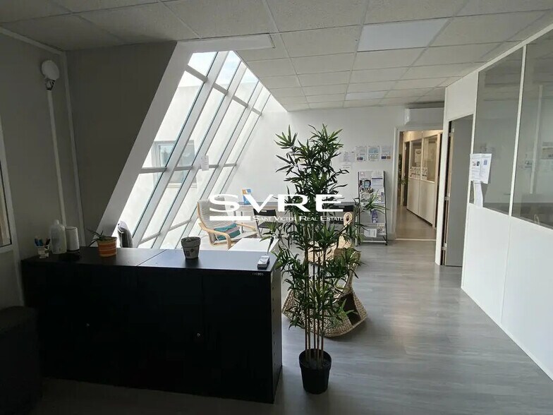 Bureau dans Aubagne à louer - Photo de l’immeuble – Image 2 sur 8