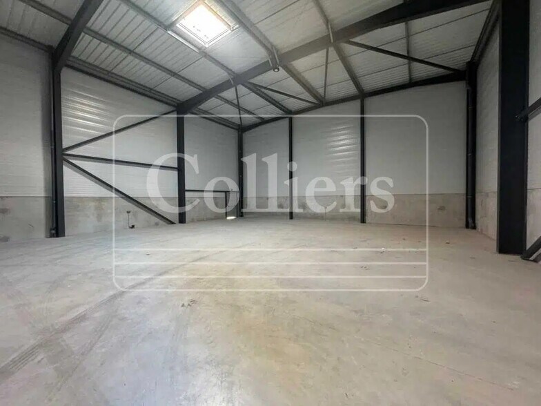 Local d’activités dans Signes à louer - Photo intérieure – Image 3 sur 3