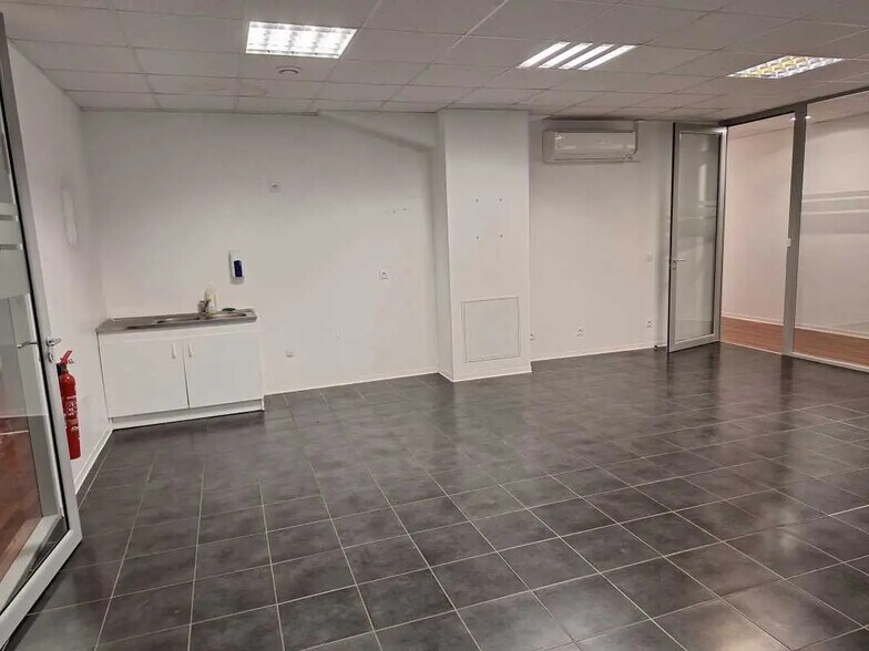 Bureau dans Gradignan à louer - Photo de l’immeuble – Image 3 sur 9