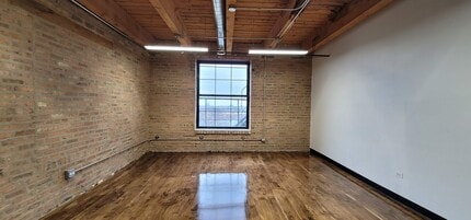 1100 W Cermak Rd, Chicago, IL à louer Photo intérieure– Image 1 sur 1