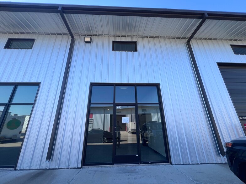 13015 Harmon Rd, Fort Worth, TX à louer - Photo de l’immeuble – Image 3 sur 3