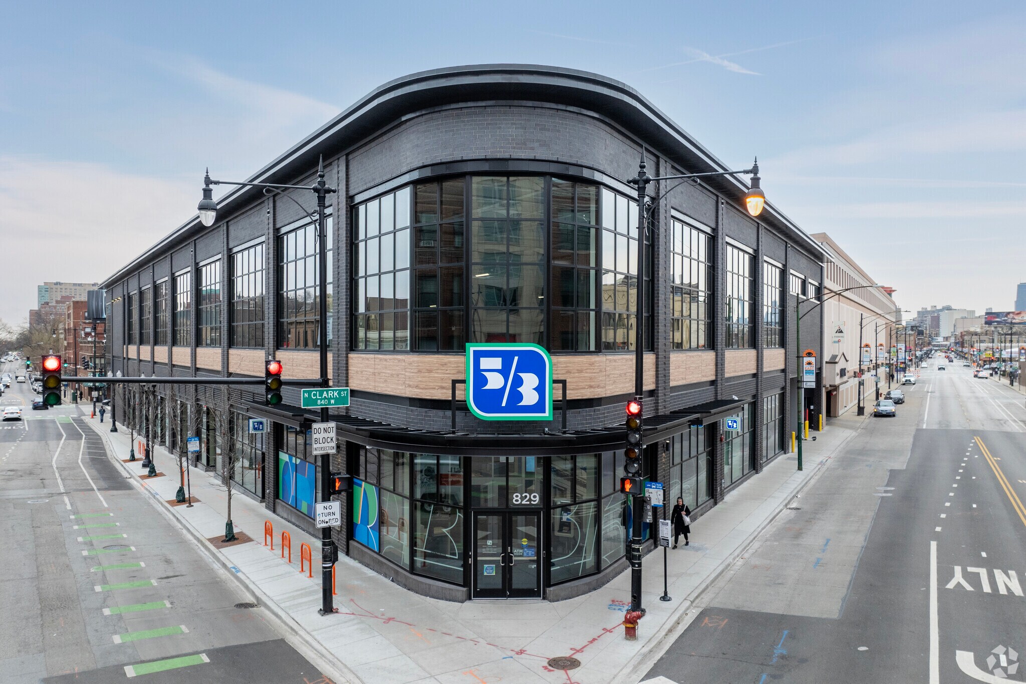 829 W Belmont Ave, Chicago, IL à louer Photo de l’immeuble– Image 1 sur 7