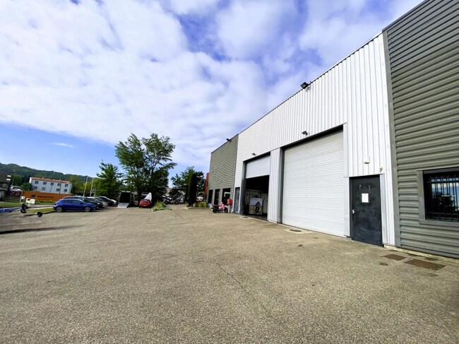 Plus de détails pour Local d’activités à vendre