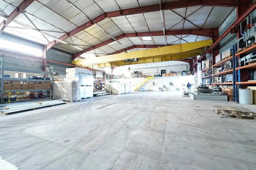 Local d’activités dans Messimy à louer - Photo intérieure – Image 1 sur 11