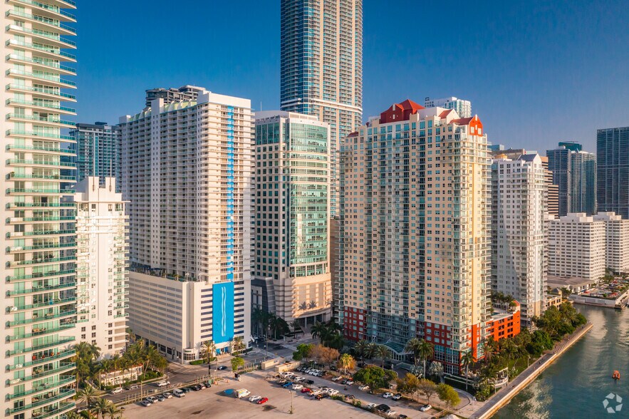 1111 Brickell Ave, Miami, FL à louer - Aérien – Image 2 sur 12