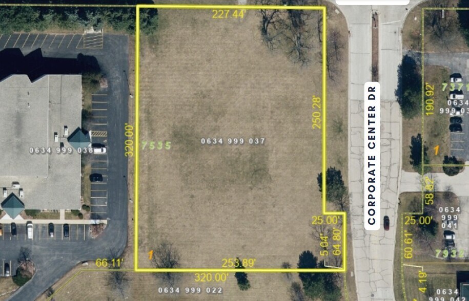 1270 Corporate Center Dr, Oconomowoc, WI à vendre - Photo principale – Image 1 sur 2