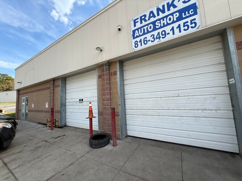 1114 Southview Dr, Liberty, MO à vendre - Photo de l’immeuble – Image 3 sur 8