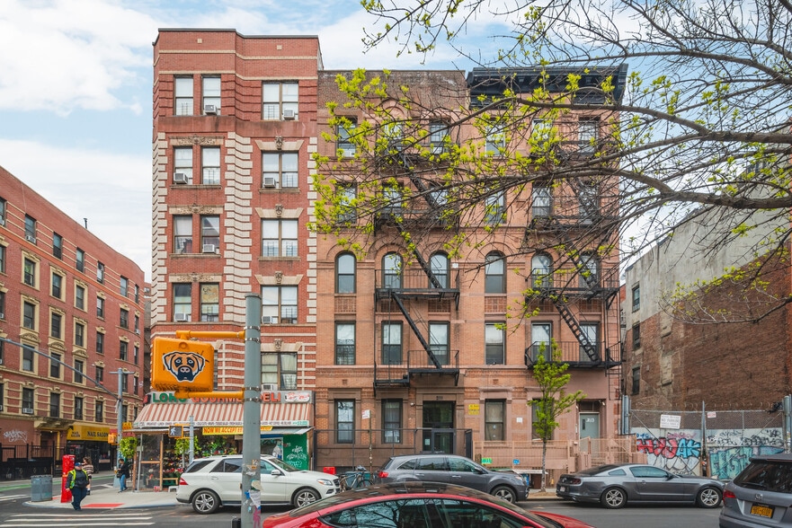 211 Henry St, New York, NY à vendre - Photo de l’immeuble – Image 3 sur 14