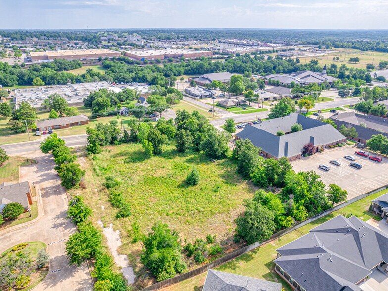 1200 E 9th St, Edmond, OK à vendre - Photo de l’immeuble – Image 3 sur 5