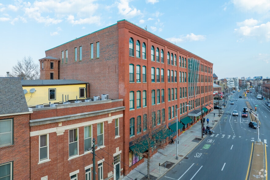 2067 Massachusetts Ave, Cambridge, MA à louer - Photo de l’immeuble – Image 2 sur 5