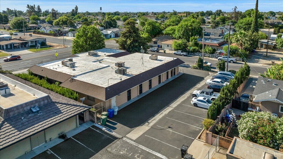 531 N Alta Ave, Dinuba, CA à louer - Photo de l’immeuble – Image 2 sur 18