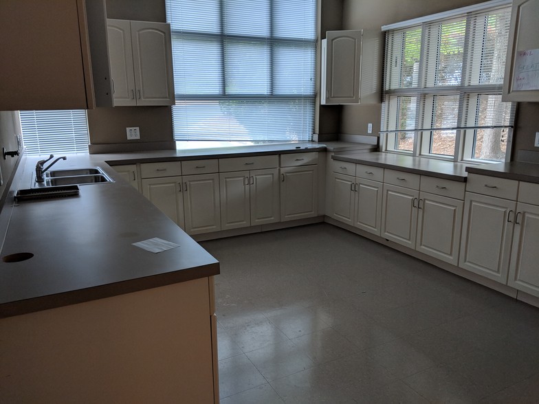 10210 Hickorywood Hill Ave, Huntersville, NC à vendre - Photo de l’immeuble – Image 2 sur 32