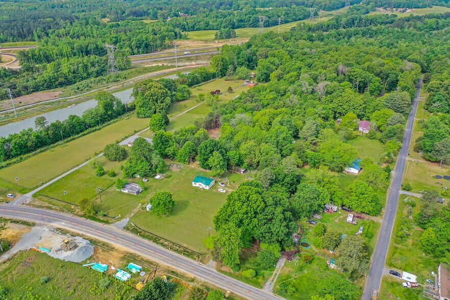 5775 Julian Airport Rd, Liberty, NC à vendre - Photo de l’immeuble – Image 1 sur 30