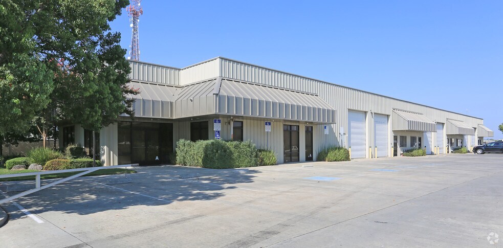 17860 Ideal Parkway, Manteca, CA à louer - Photo de l’immeuble – Image 1 sur 2