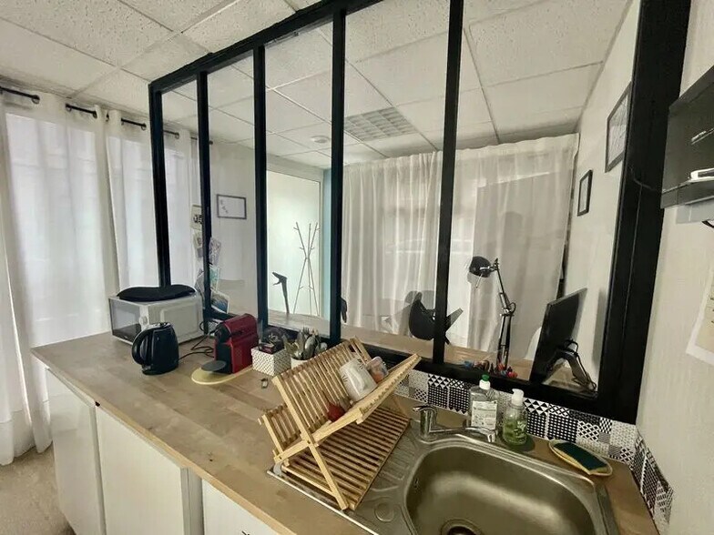 Bureau dans Sotteville-lès-Rouen à vendre - Photo de l’immeuble – Image 3 sur 11