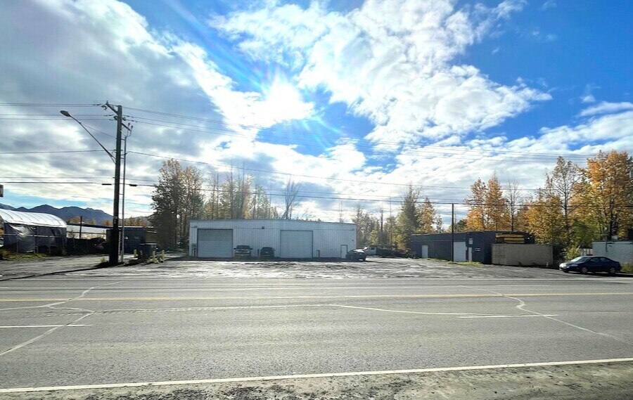 2014 N Post Rd, Anchorage, AK à louer - Photo de l’immeuble – Image 1 sur 27